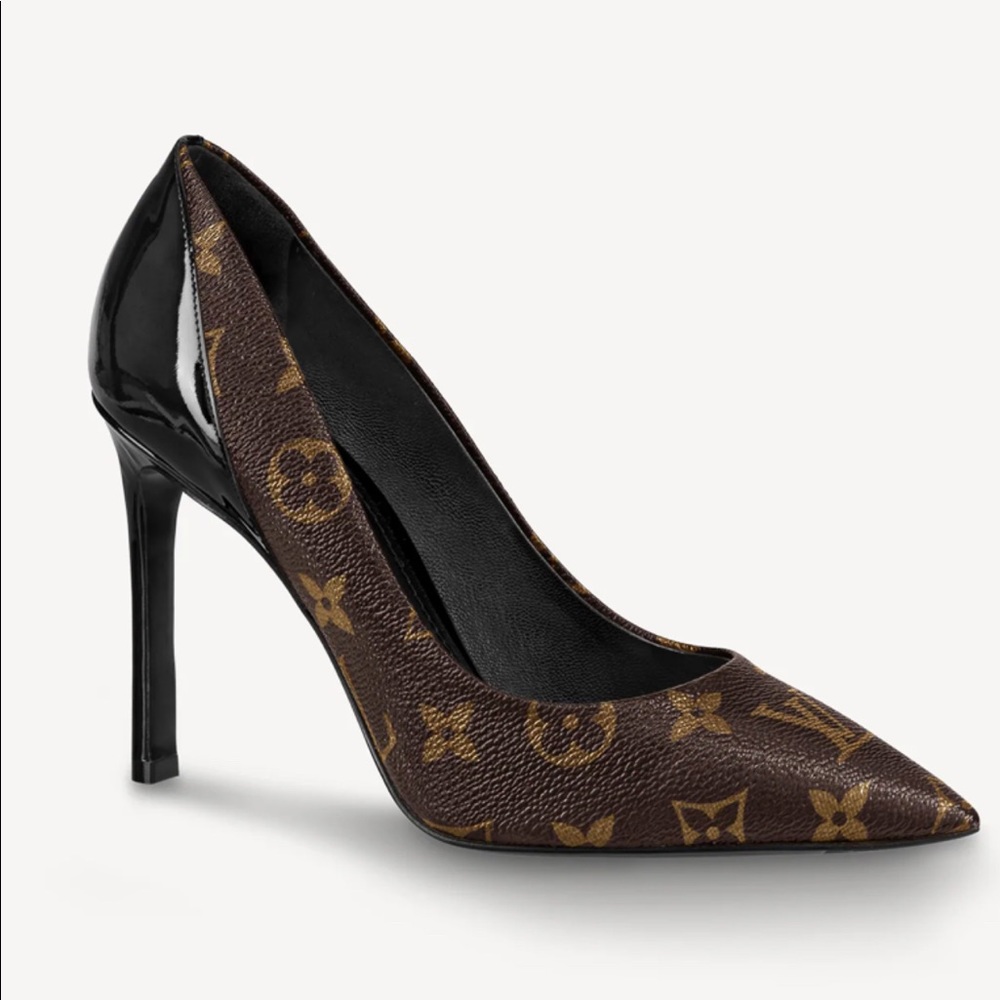 LV heels size 39 which is us 9